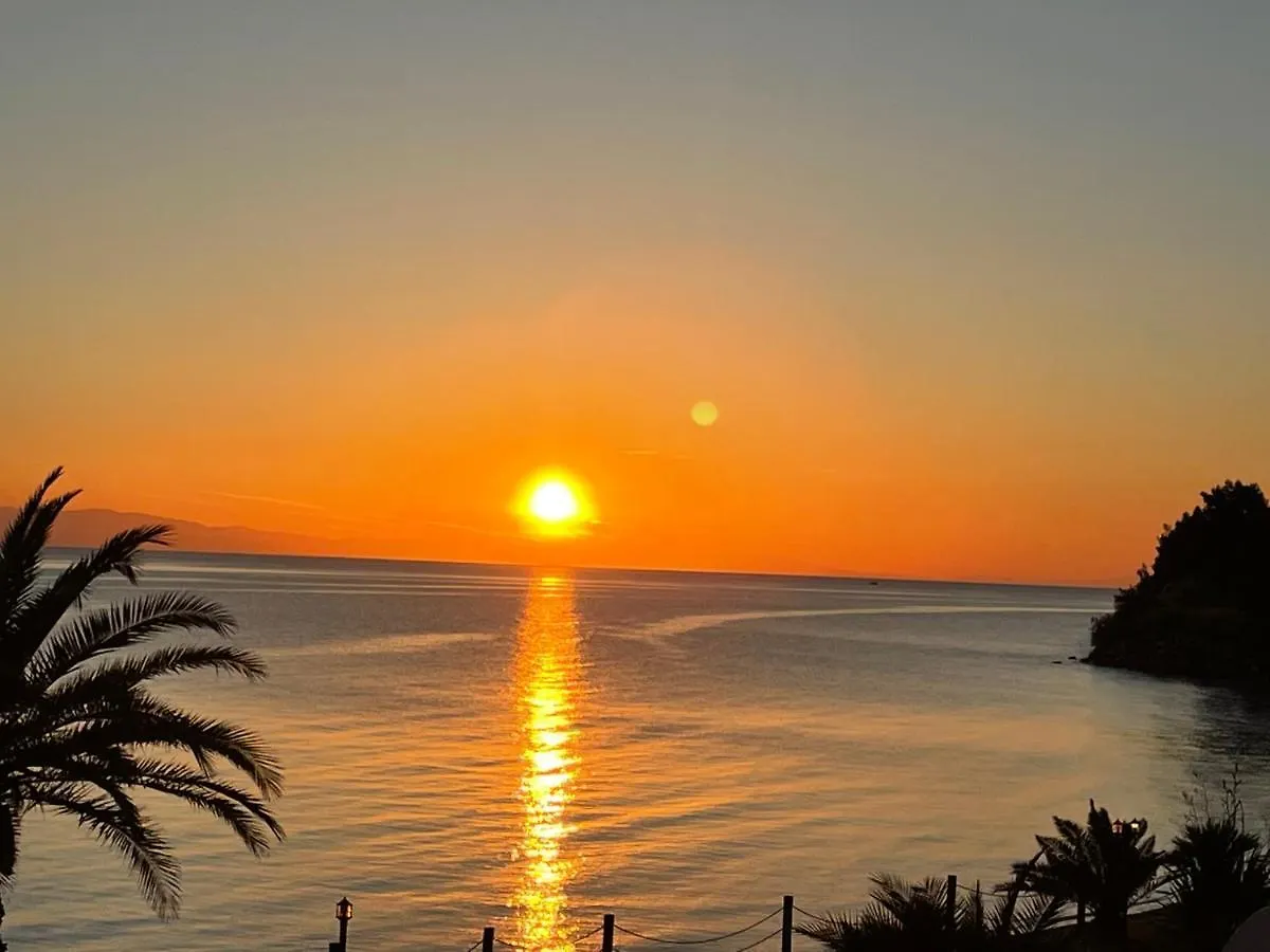 Holiday home Seafront Family Apartment Thetis Fourka