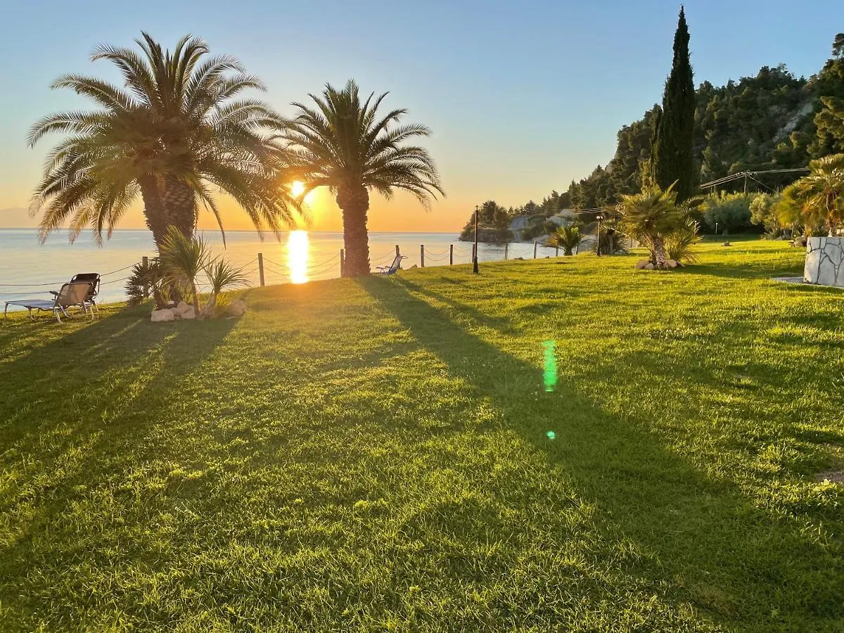 Seafront Family Apartment Thetis Fourka